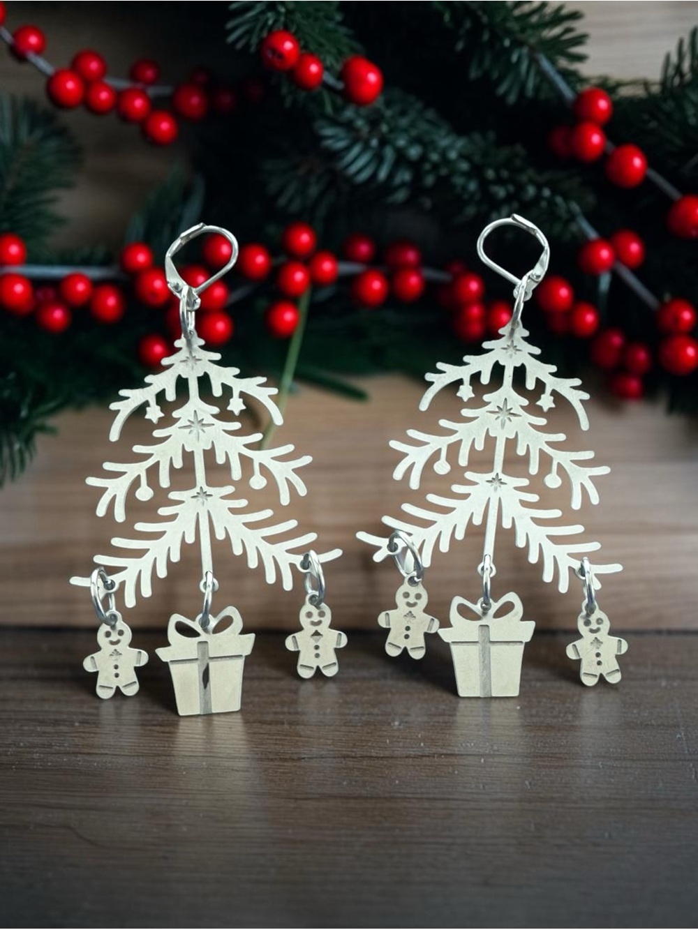 🆕 Christmas Tree with Presents and Gingerbread Men Laser Etched Earrings